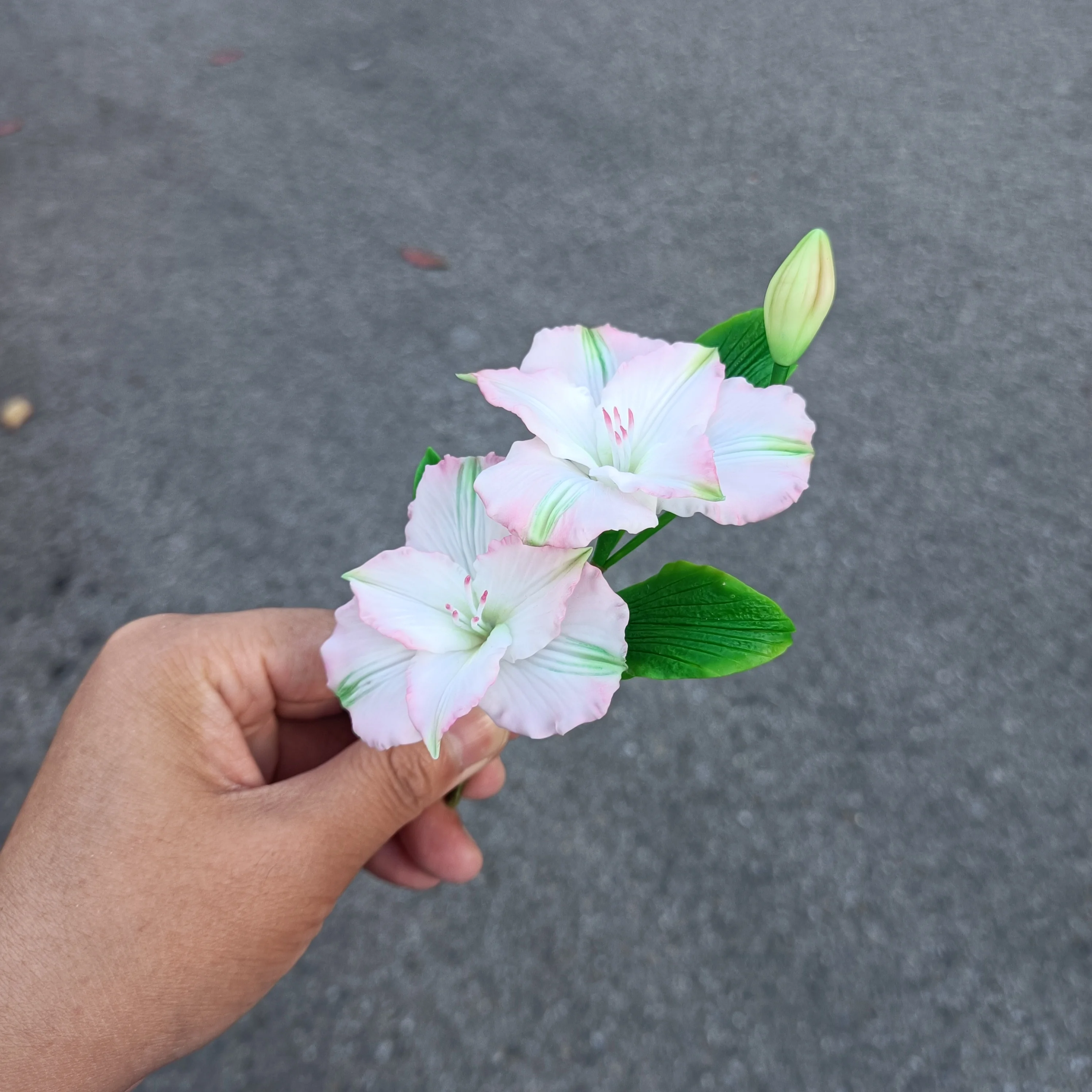 LALAVARA 여성용 수제 클레이 릴리 헤어 액세서리