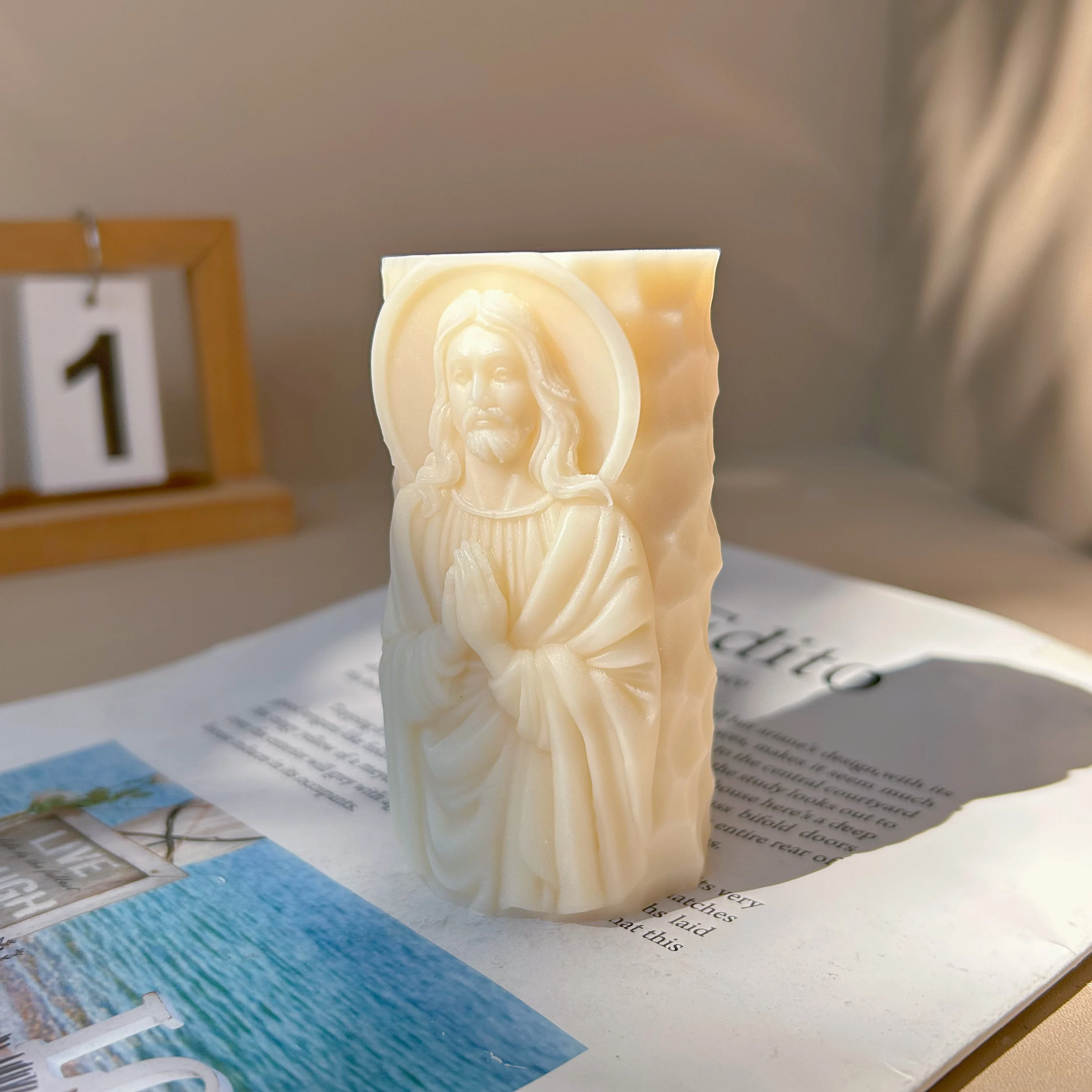 Easter Prayer Jesus Statue Candle Mold, DIY Jesus Sculpture Candle Silicone Mold Making Aromatherapy Resin Home Decoratio
