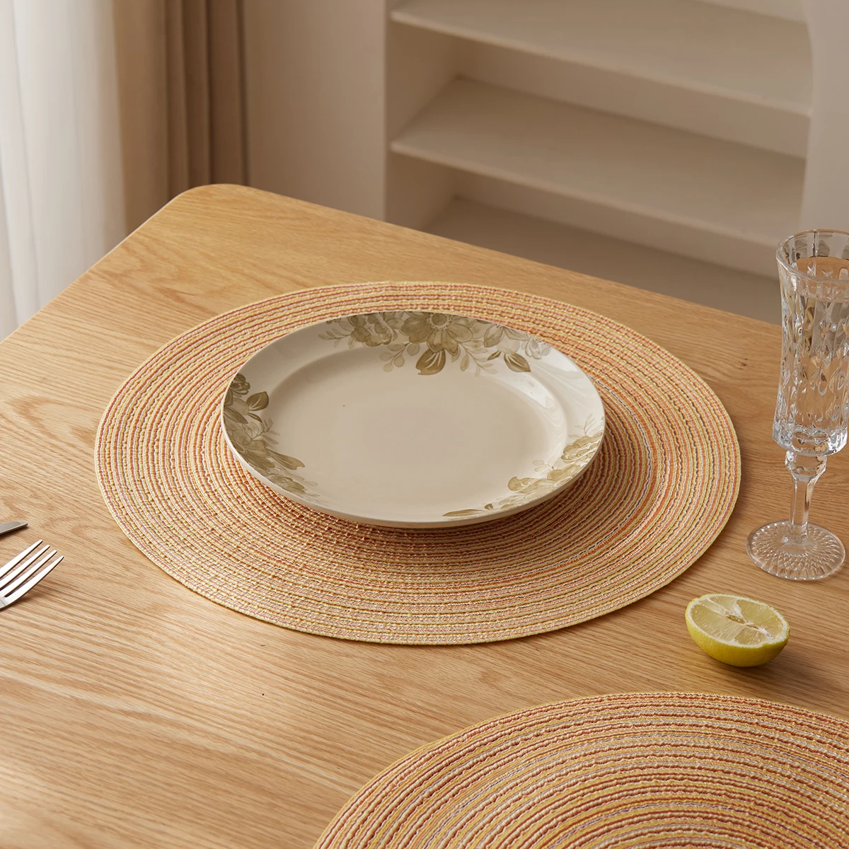 Description Picture 6 of item4pcs/set Round Braided Placemats Table Mats for Dining Tables Woven Washable Non-Slip Place Mats for Christmas Party