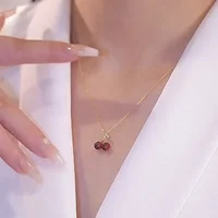 Colliers avec pendentif petit vin rouge cerise pour femmes, personnalité à la mode, fruits, chaîne dorée, bijoux de fête, cadeaux d'anniversaire 2