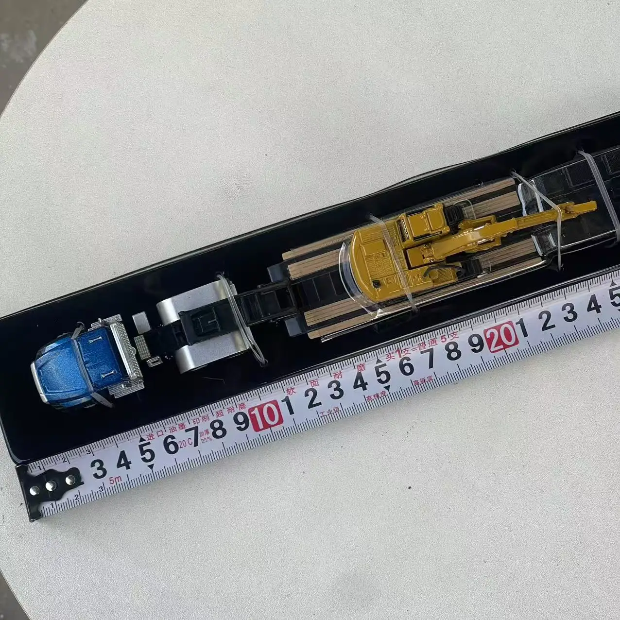 1/87 Scale Semi Tractor with Lowboy Trailer and Cat Diecast Machines Alloy Collectible Toy Model Ornament Souvenir