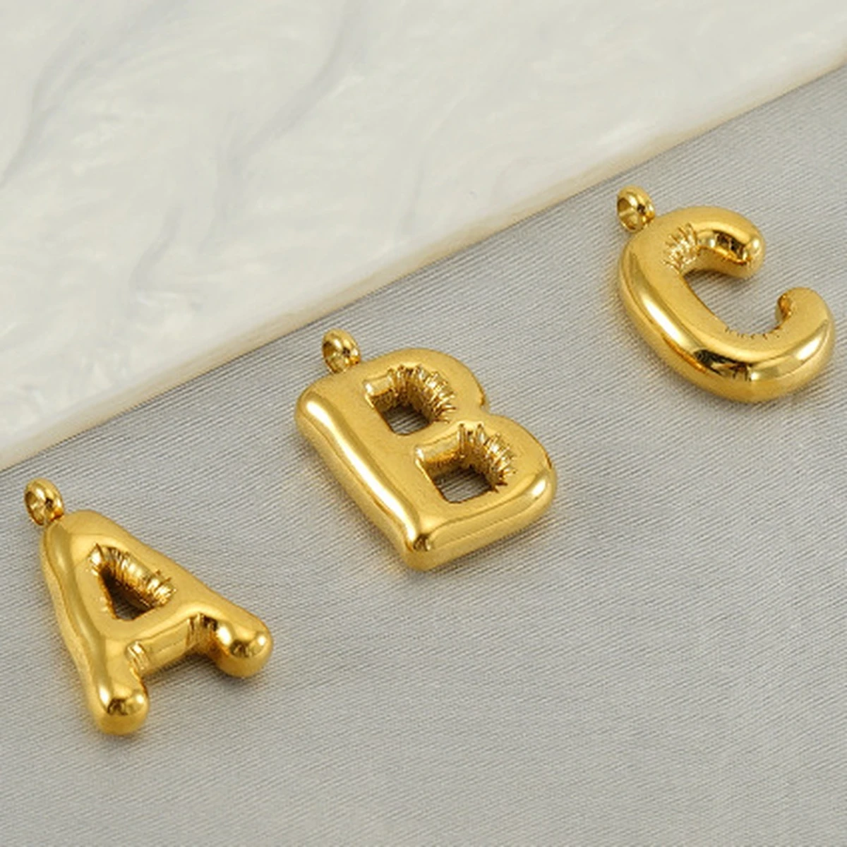 

Fashion Letter Pendant PVD Gold-Plated Initial Necklace Bubble Stainless Steel Alphabet for DIY Jewelry Making