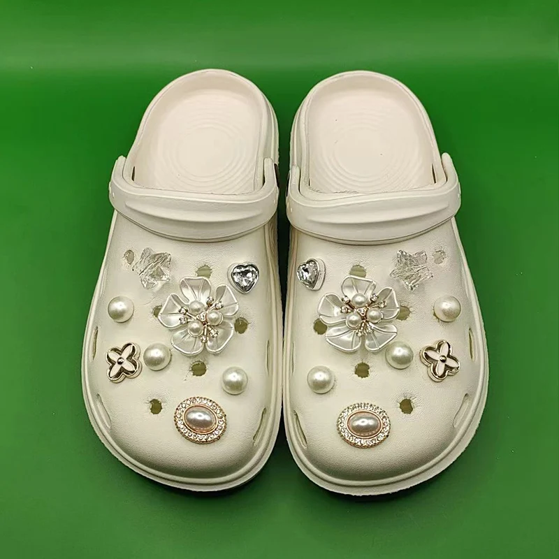 

Five-leaf pearl flower Shoe Charm for Crocs DIY Shoe Decorations Button Accessories for Bogg Bag Slides Sandals Clogs Kids Gifts