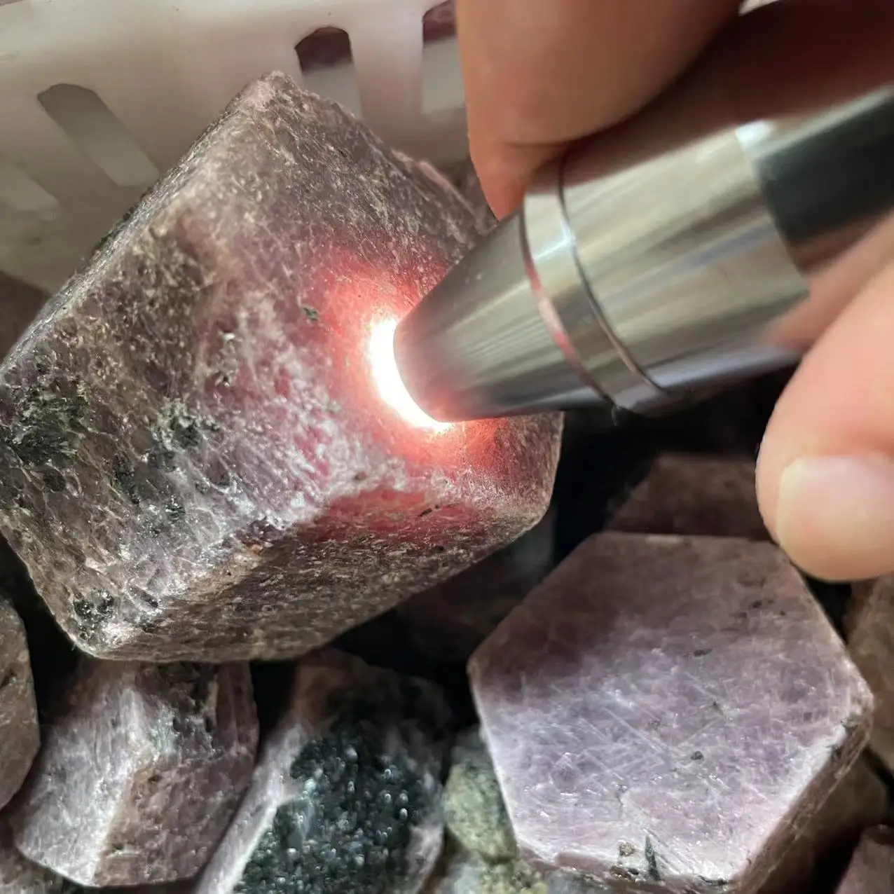 high quality natural rock ruby gemstone rough raw uncut natural ruby crystal stones for jewelry making 2