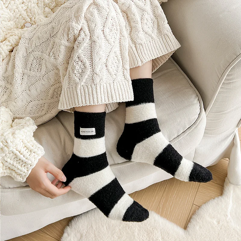 Autumn and Winter Striped Aussie Velvet Mid-tube Socks Women's Thick Velvet Thermal Socks Coral Velvet Floor Sleeping Socks
