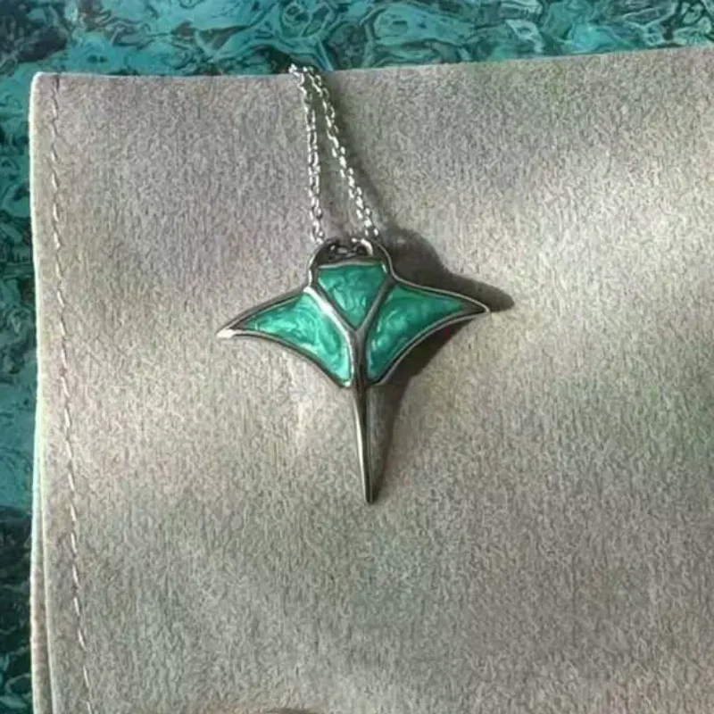 Ocean Blue Manta Pendant Necklace For Women Fashionable Cute Design Daily Wear Jewelry Gift