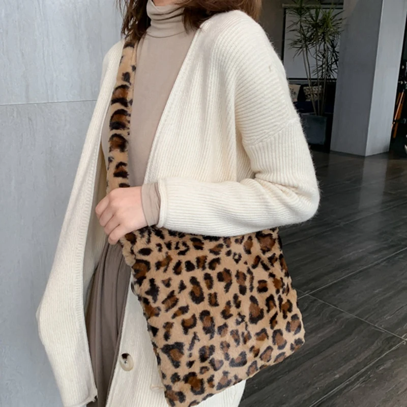 Leopard Print Plush Women's Shoulder Bag Fashion Retro Warm Handbag Large Capacity Casual Messenger Bag