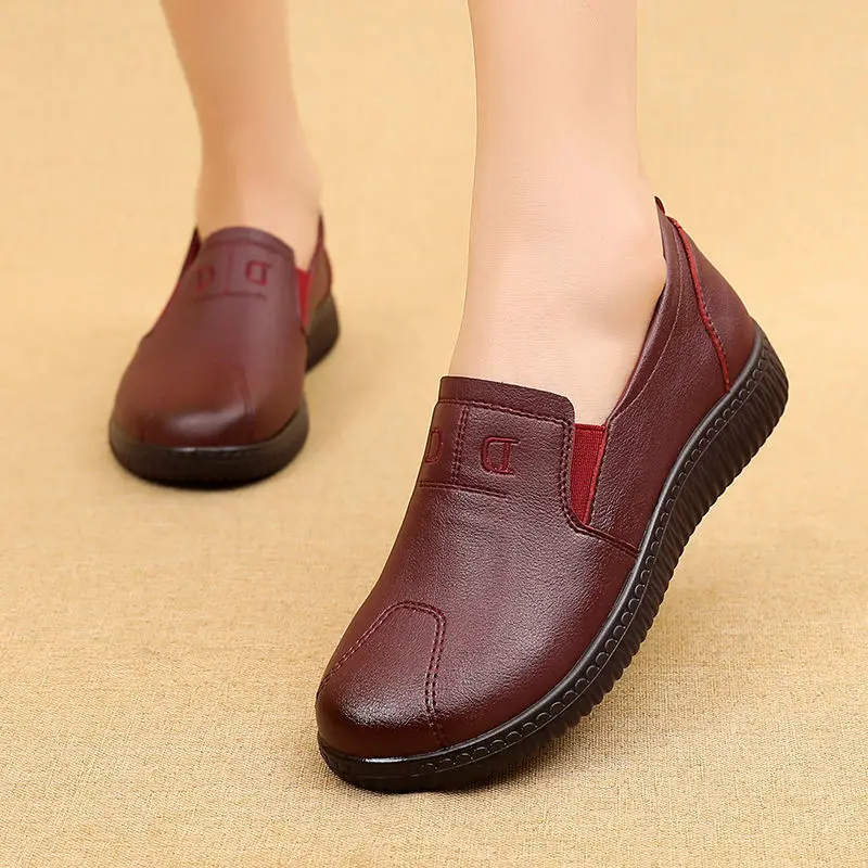 Mom Leather Shoes for Woman Comfortable Spring Summer Black Loafer Shoes Mother Ladies Soft Sole Lazy Flats Shoes 3