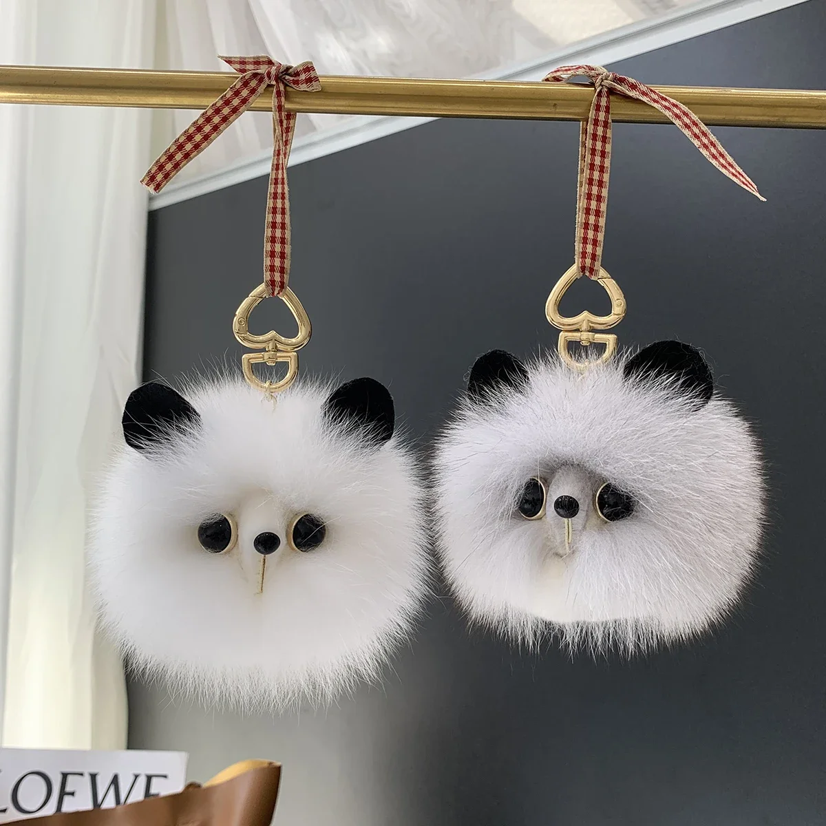 2024 Real Fox Fur Keychain Natural Plush Pom-Pom Ball Women's Bag Pendant Luxury Car Key Ring Metal Pendant Cute Cat Girl Gift