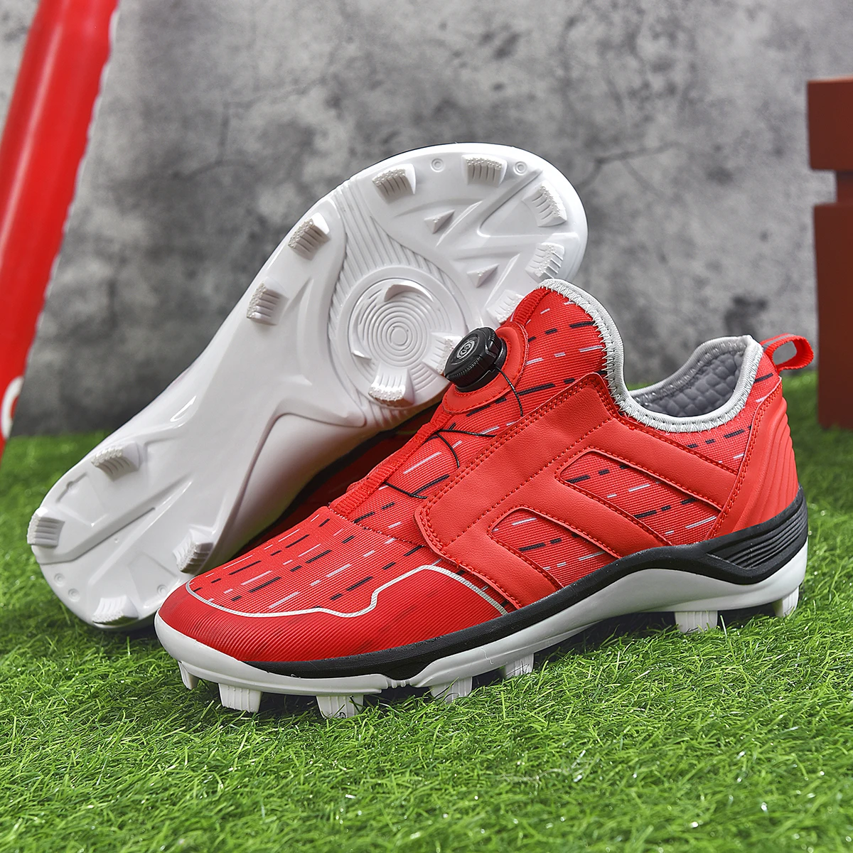 New Men Baseball Shoes Non Slip Long Spikes Softball Shoes Comfortable Outdoor Softball Men Low Top Baseball Sneakers