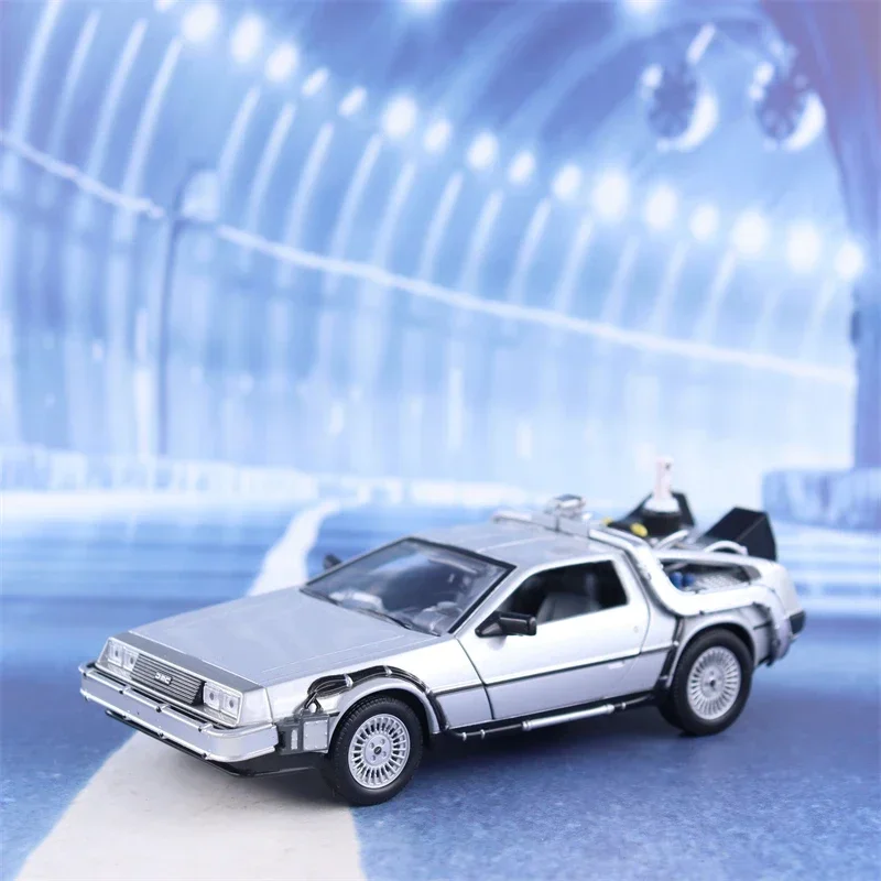 WELLY 1:24 Back To The Future Time Machine Diecast Alloy