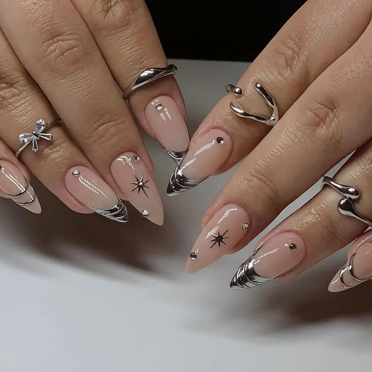 Almond-Shaped Strawberry French Design False Nails - 24-Piece Wearable Art Set