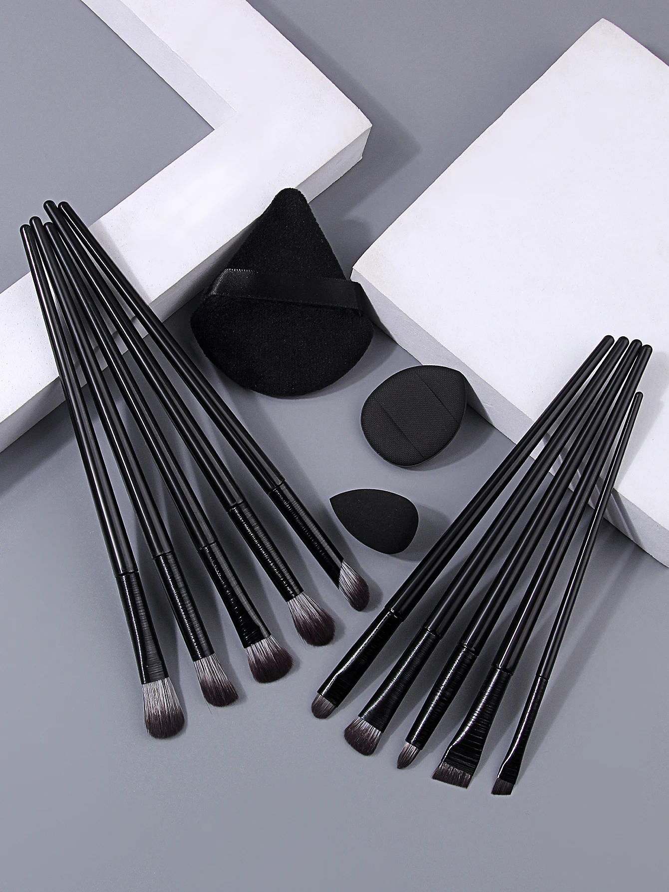 Set di Pennelli Professionali per il Trucco - Pennelli Cosmetici Morbidi e Soffici per Fondotinta, Cipria, Ombretto e Sfumatura, Strumenti di Bellezza - immagine 2