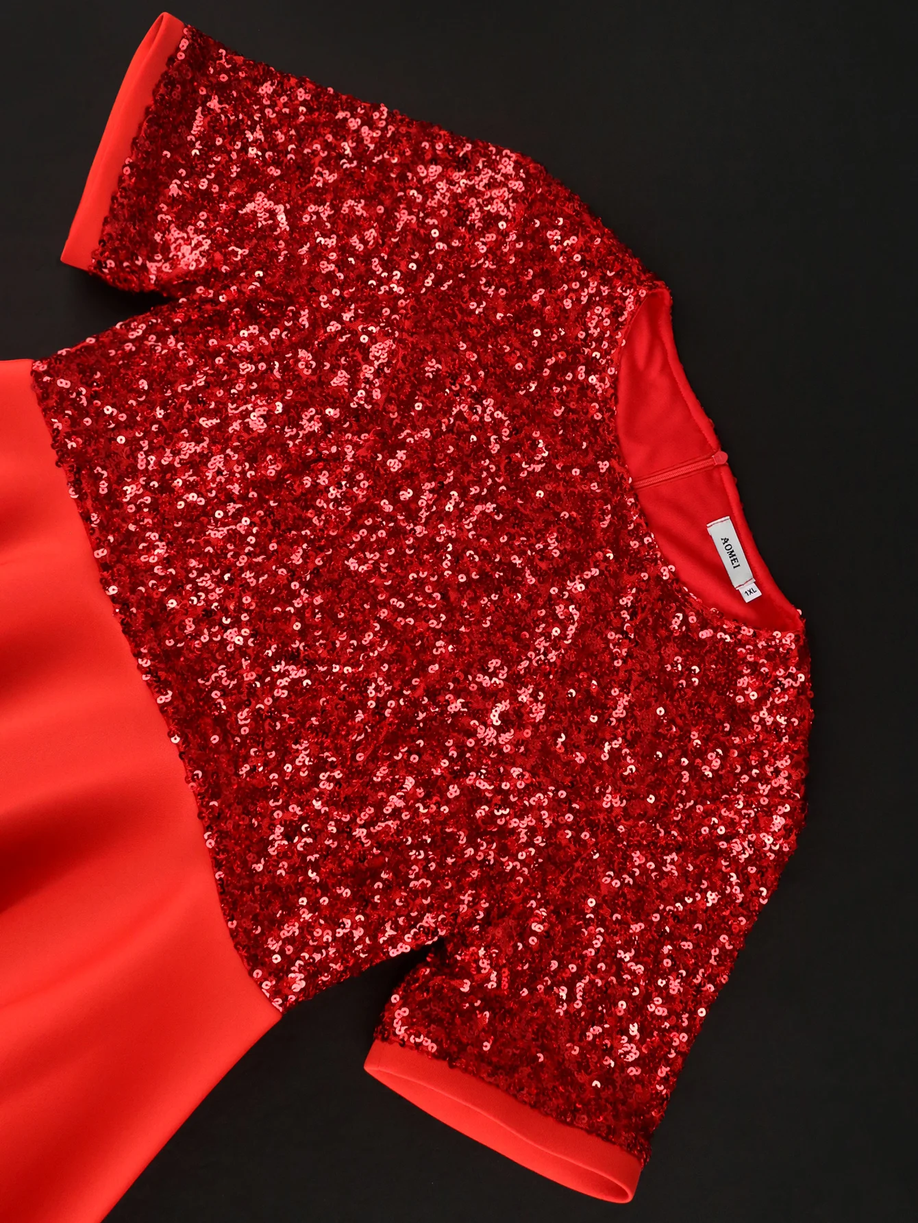 blusa roja brillante
