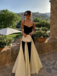 Elegant Women's V-Neck Sleeveless Maxi Dress - Pleated Backless Evening Gown - S (Black and white)