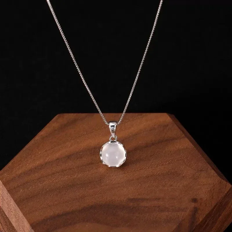 New Luxury White Plated White Round Moonstone Pendant Necklaces Women Fashion Jewelry Choker Clavicle Chain Short Charm Necklace