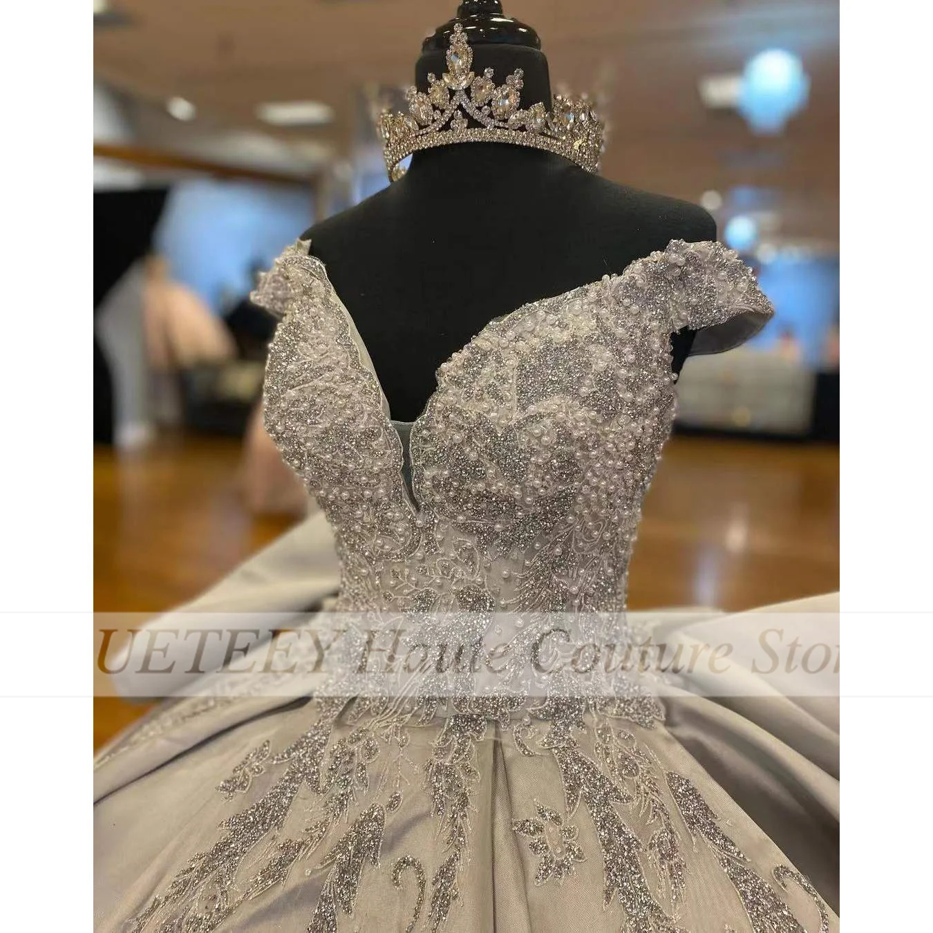 Silver Quinceanera Dresses Satin Beading Sequined Appliques Sweetheart Luxury Sweet Princess Ball Gown Vestidos De 15 Años