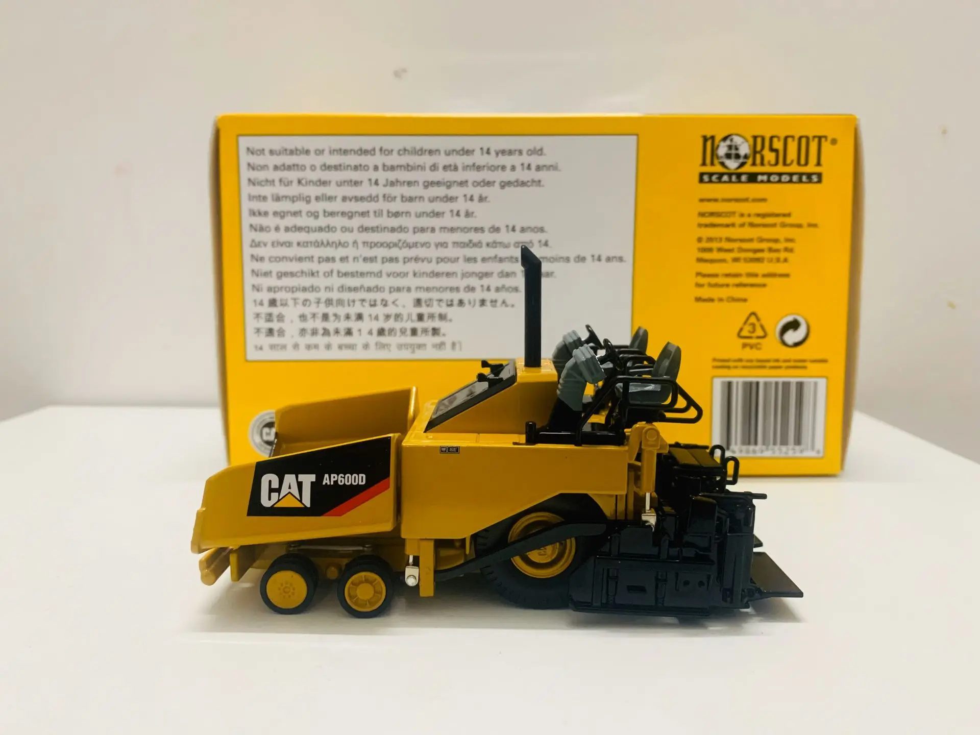 Norscot Caterpillar Cat AP600D Asphalt Paver 1:50 Scale DieCast Model 55259