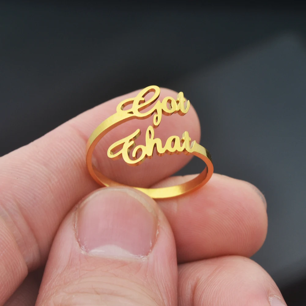 사용자 정의 스테인레스 스틸 이름 패션 반지 다양한 글꼴 컷 절묘한 반지 남자 친구와 여자 친구 부티크 선물 