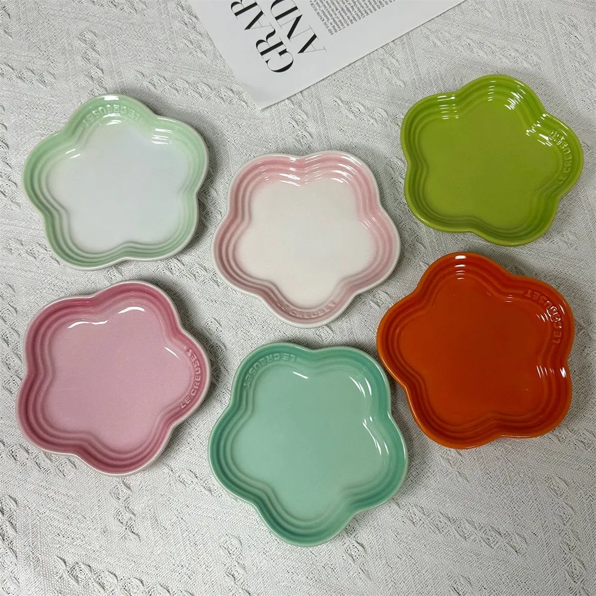 French Plum Blossom Plate 14cm Sauce Dish Plum Blossom Pet Dish Gradient Spitting Bone Ceramic Pet Household Tableware dining dish