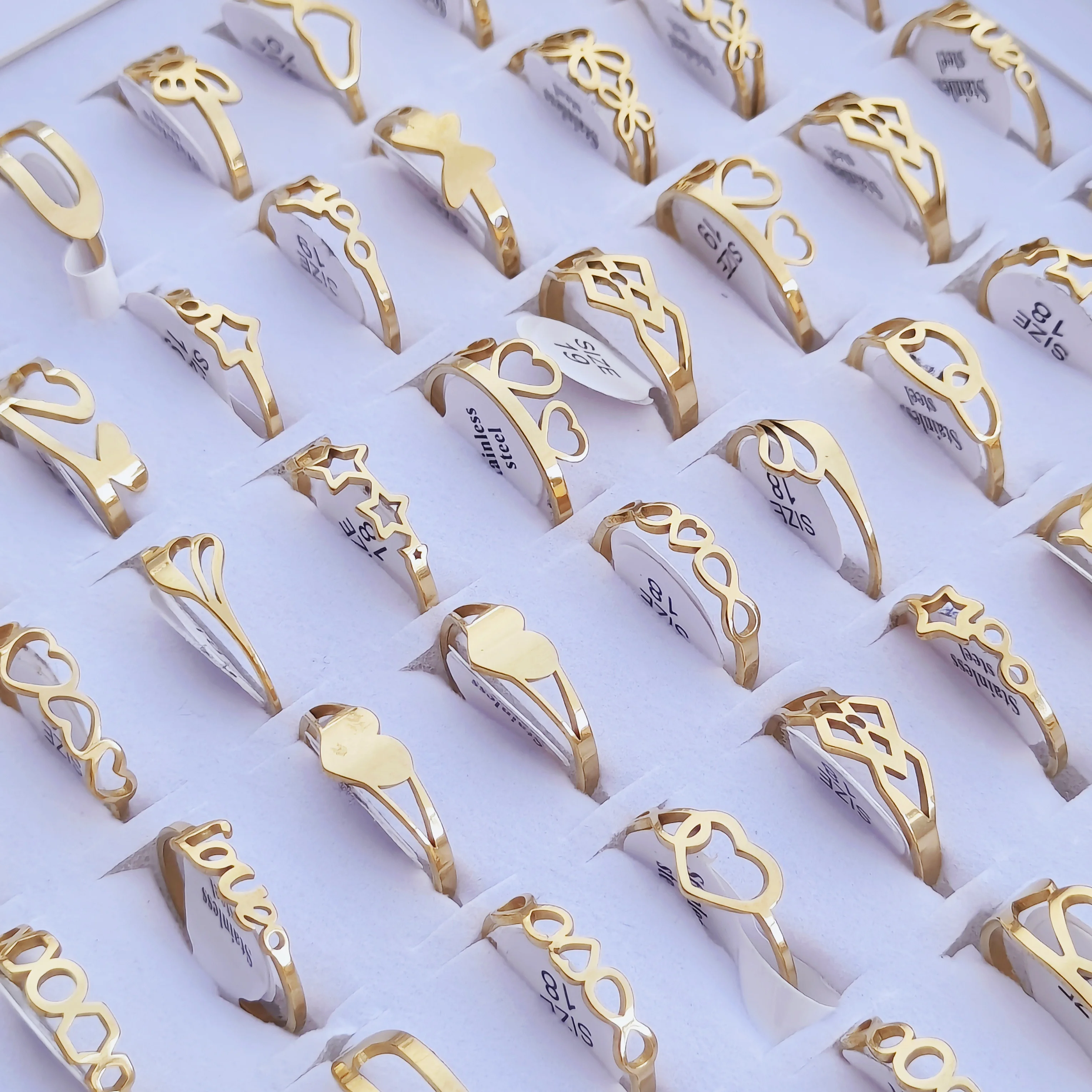 100 Stück Edelstahl-Ringe mit Gravur für Damen und Herren, modischer Charm-Schmuck, Geschenk, hohle Blumen-Fingerringe, Großhandelslose – Detail 1