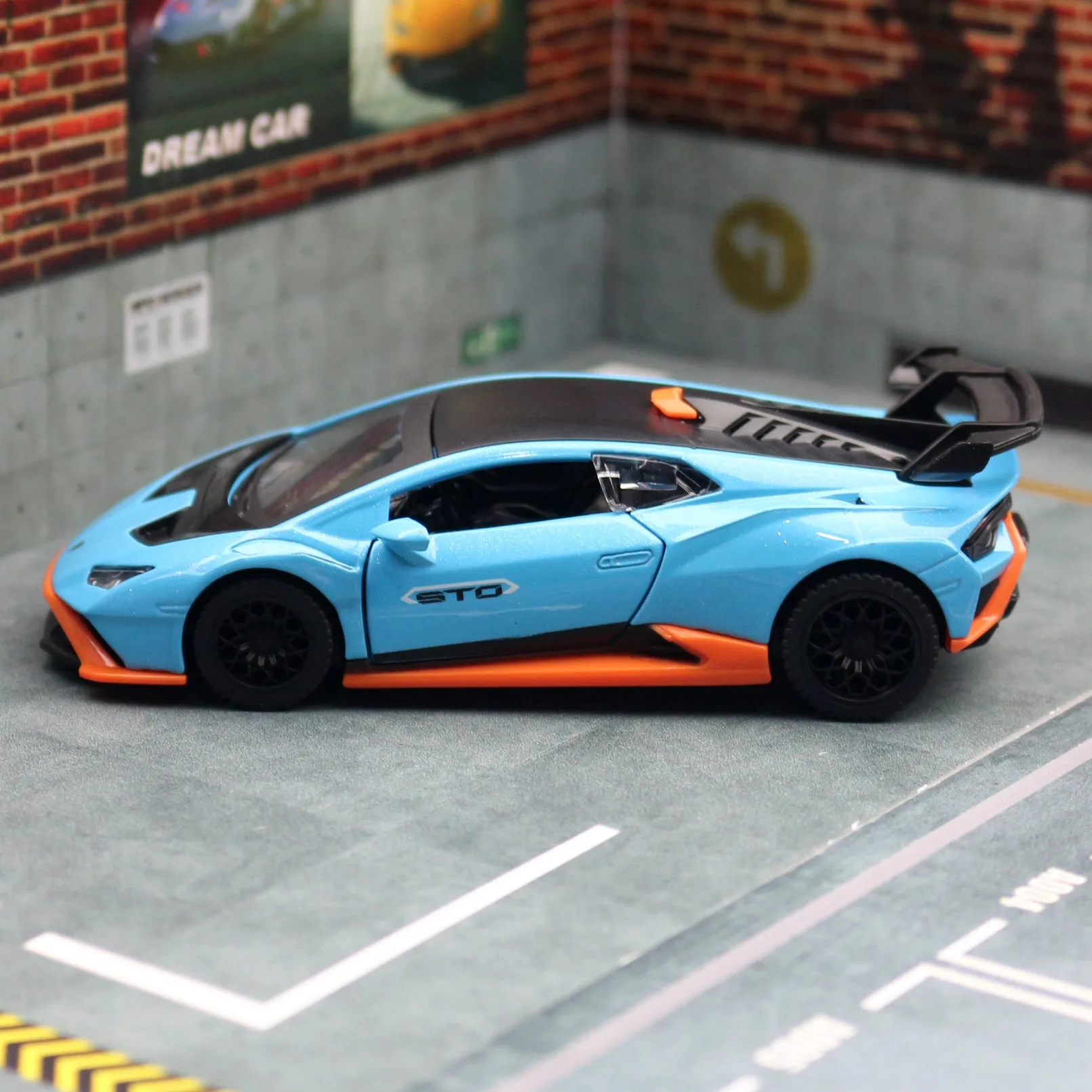 1/40 Lamborghini Huracan STO Super Racing Toy Car For Children CCA Diecast Metal Miniature Model Pull Back Collection Gift Boys 4