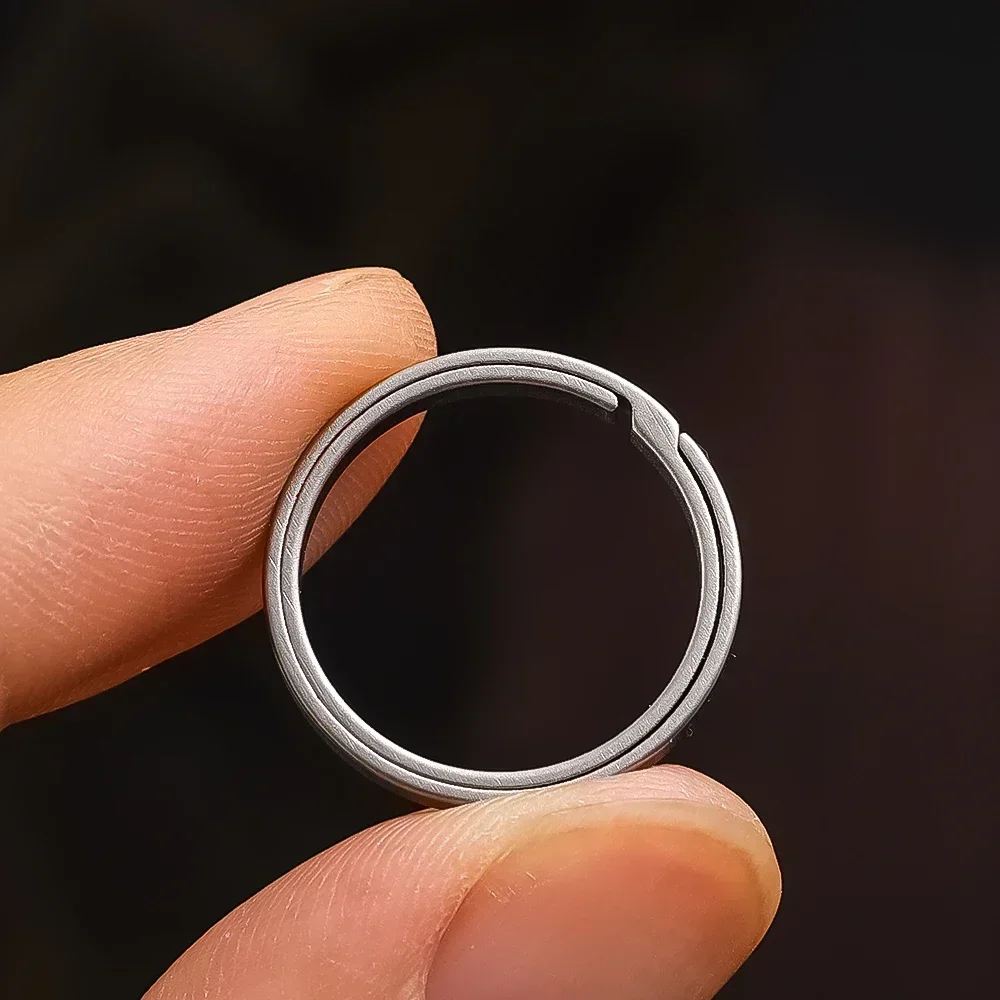 Titanium Alloy Key Ring Keychain for Male Car Creativity Gift