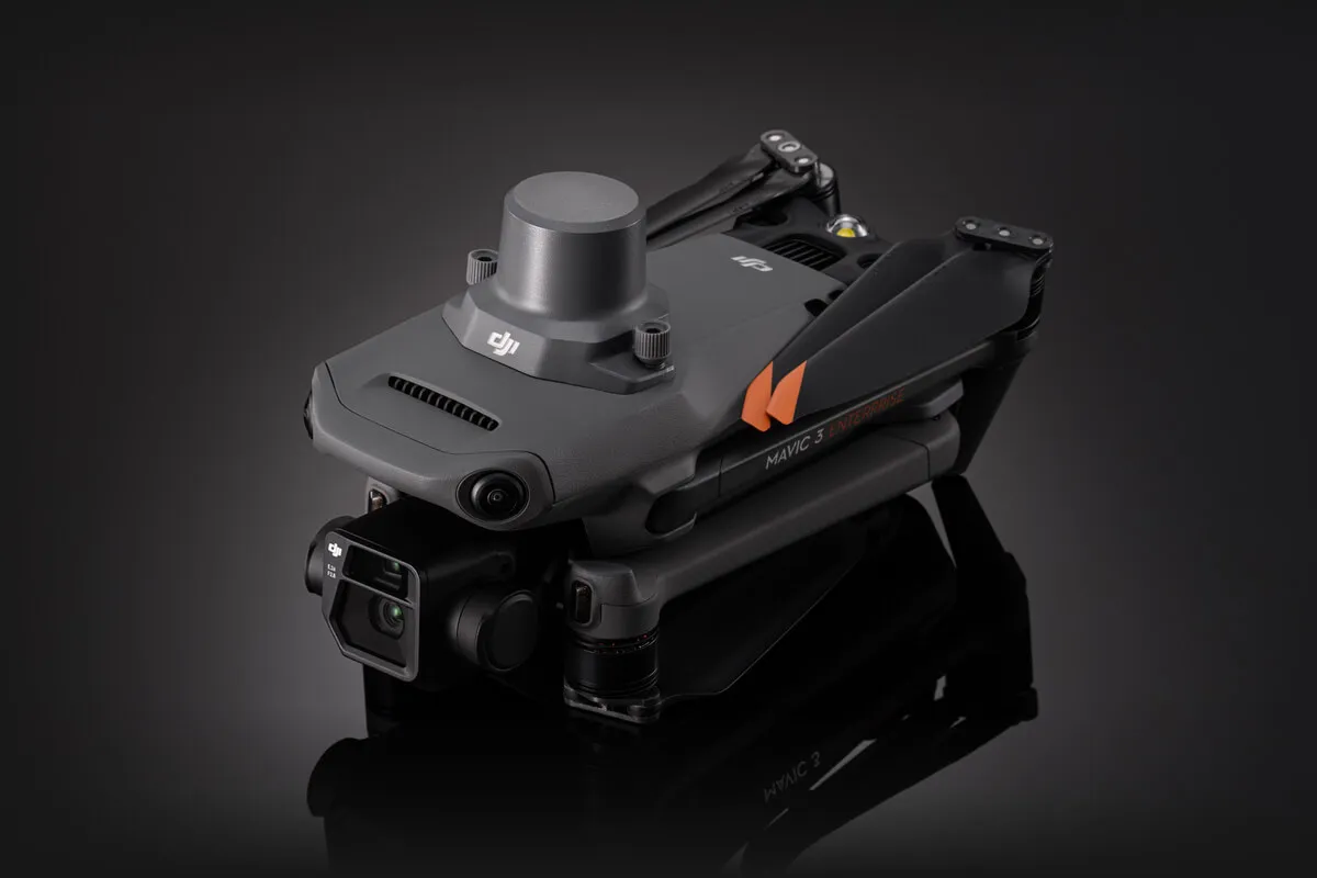 DJI Mavic 3 Enterprise 시리즈 RTK 모듈은 Mavic 3 Enterprise 액세서리 재고 있음을 위한 센티미터 수준의 포지셔닝을 가능하게 합니다.