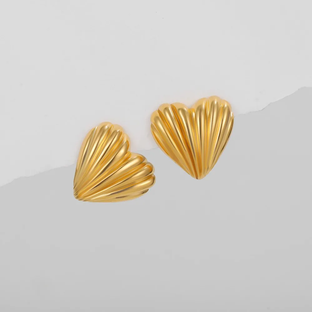 Classics Sleek Striped Thick Heart Small Ear Stud for Women Hypoallergenic 18K Gold Plated Geometric Symmetry Earrings Bijoux