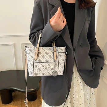 Borsa a tracolla in pelle chic per donna Borsa a tracolla di marca di lusso Borsa da donna con fibbia incisa 1