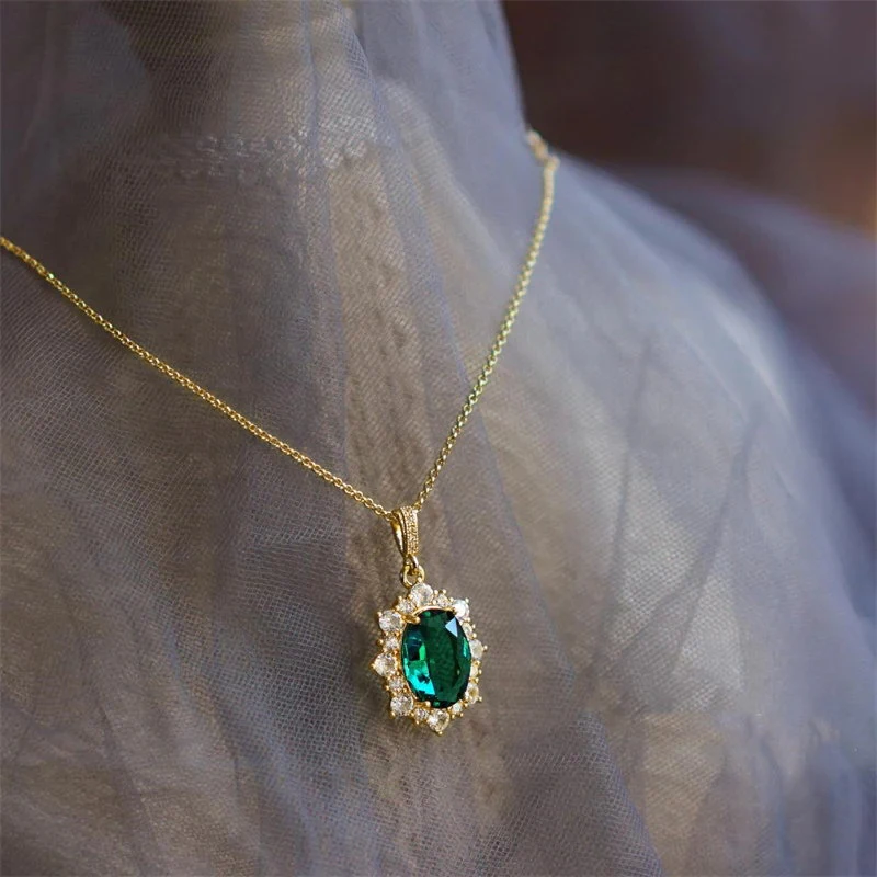 Huitan Noble Necklace - Pendant detail