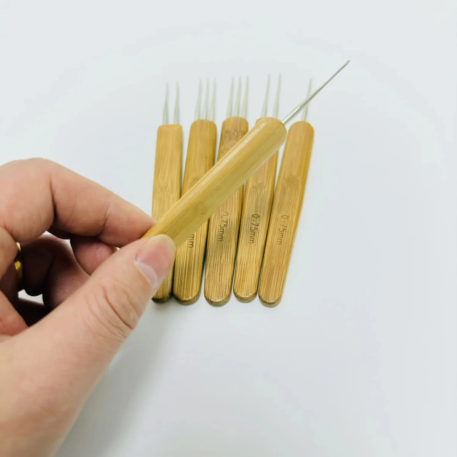 0.5mm/0.75mm 드레드락 크로셰 훅 나무 크로셰 바늘 헤어 드레드락 도구 브레이드 공예용