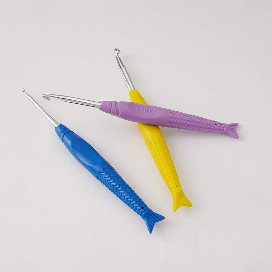 Crochet Hooks Crochet Needles Plastic Soft Handle Crochet Fish Knitting Tools Silicone Soft Handle Candy Color Wool Crochet Set