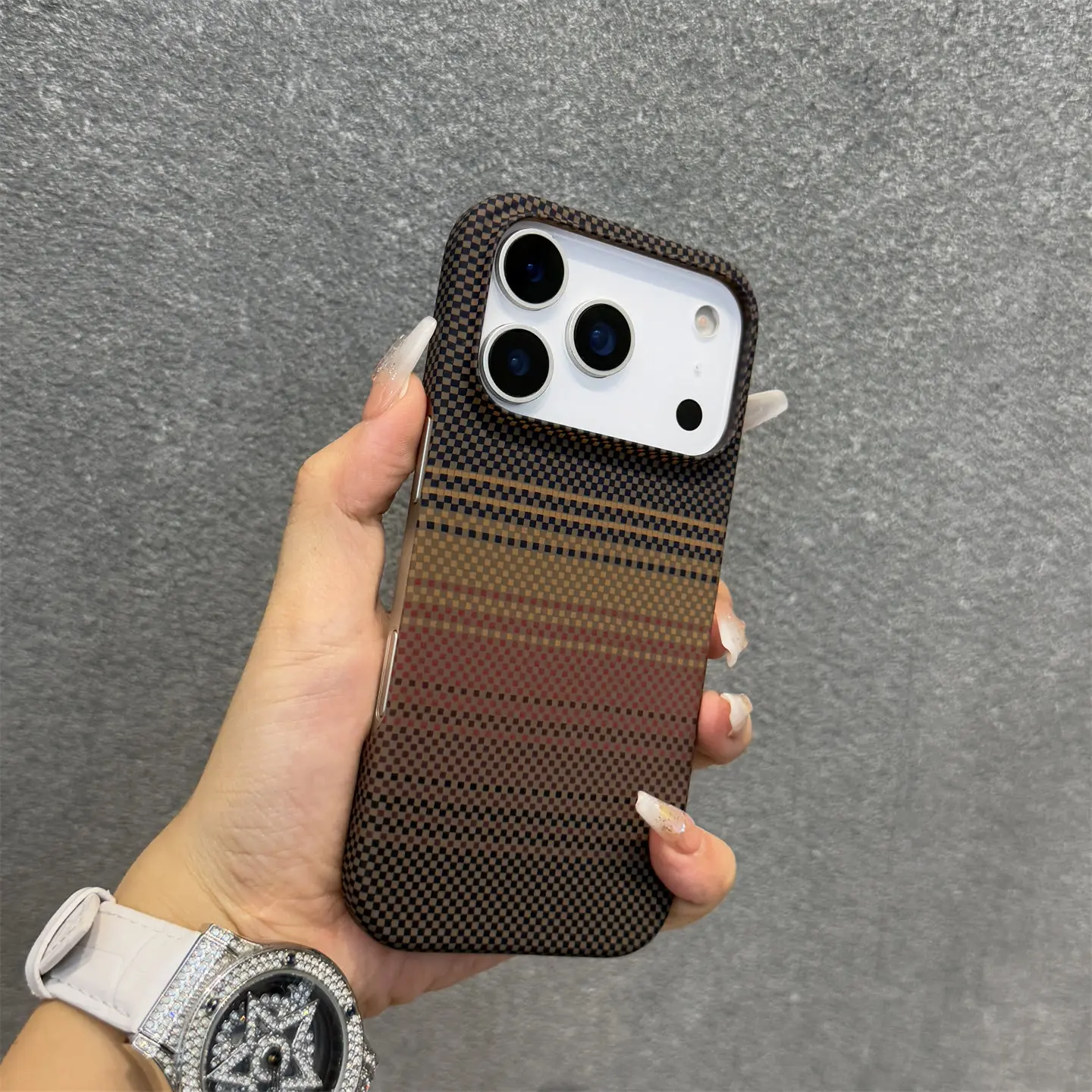 ตัวเลือกสินค้า เคส iPhone ไร้ขอบลายคาร์บอนไฟเบอร์ พร้อมชาร์จ Magsafe