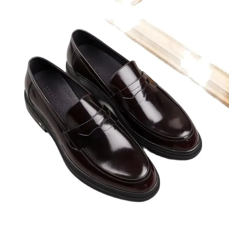 Patent leather pedal, leather loafers, cowhide men's shoes, business men's shoes. Thick bottom gloss