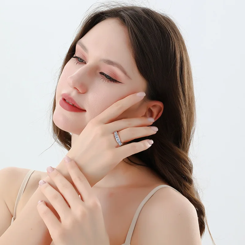 PT950 Platinum Moissanite Ring for Women 4mm (0.3Ct) High-End Exquisite Fashion Band Unisex Wedding Ring