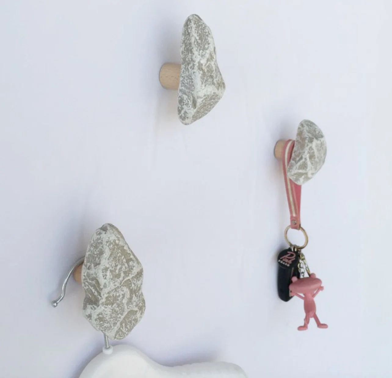 4PCS Pebble Creative Solid Wood Decorative Hook Hanging Natural Stone Hook On Cloakroom Wall(Random delivery) 6