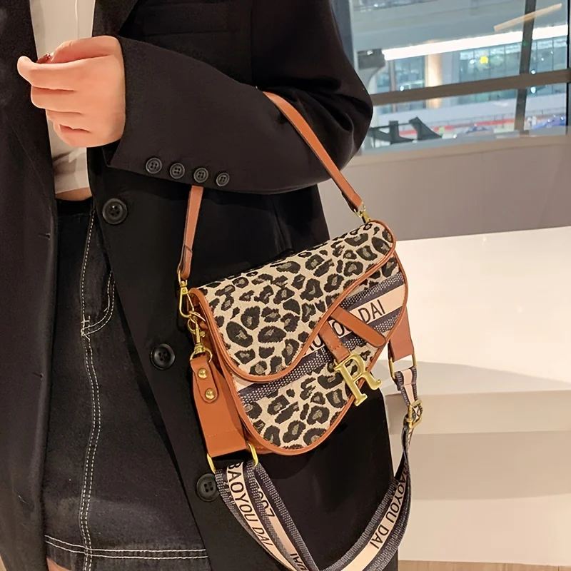 New Arrival Fashion Women's Small Crossbody Bag PU Leather Messenger Bag Zipper Handbag Purse Travel Waist Bag for Femal