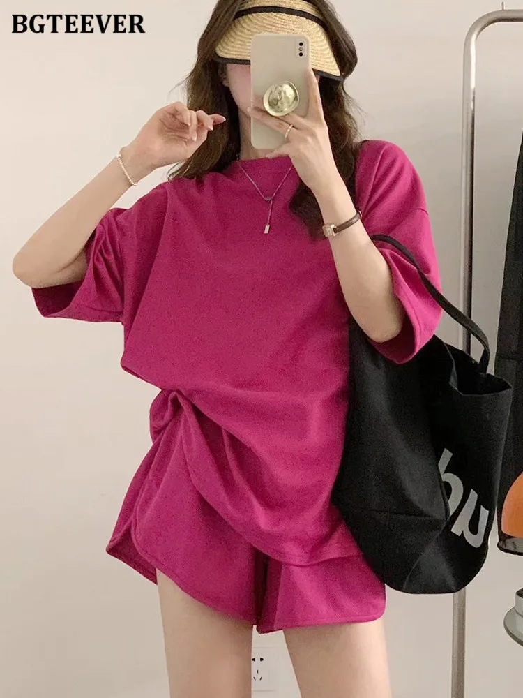 

Комплект BGTEEVER женский из 2 предметов, свободная футболка с коротким рукавом и ажурные шорты с эластичным поясом, повседневный комплект с шортами