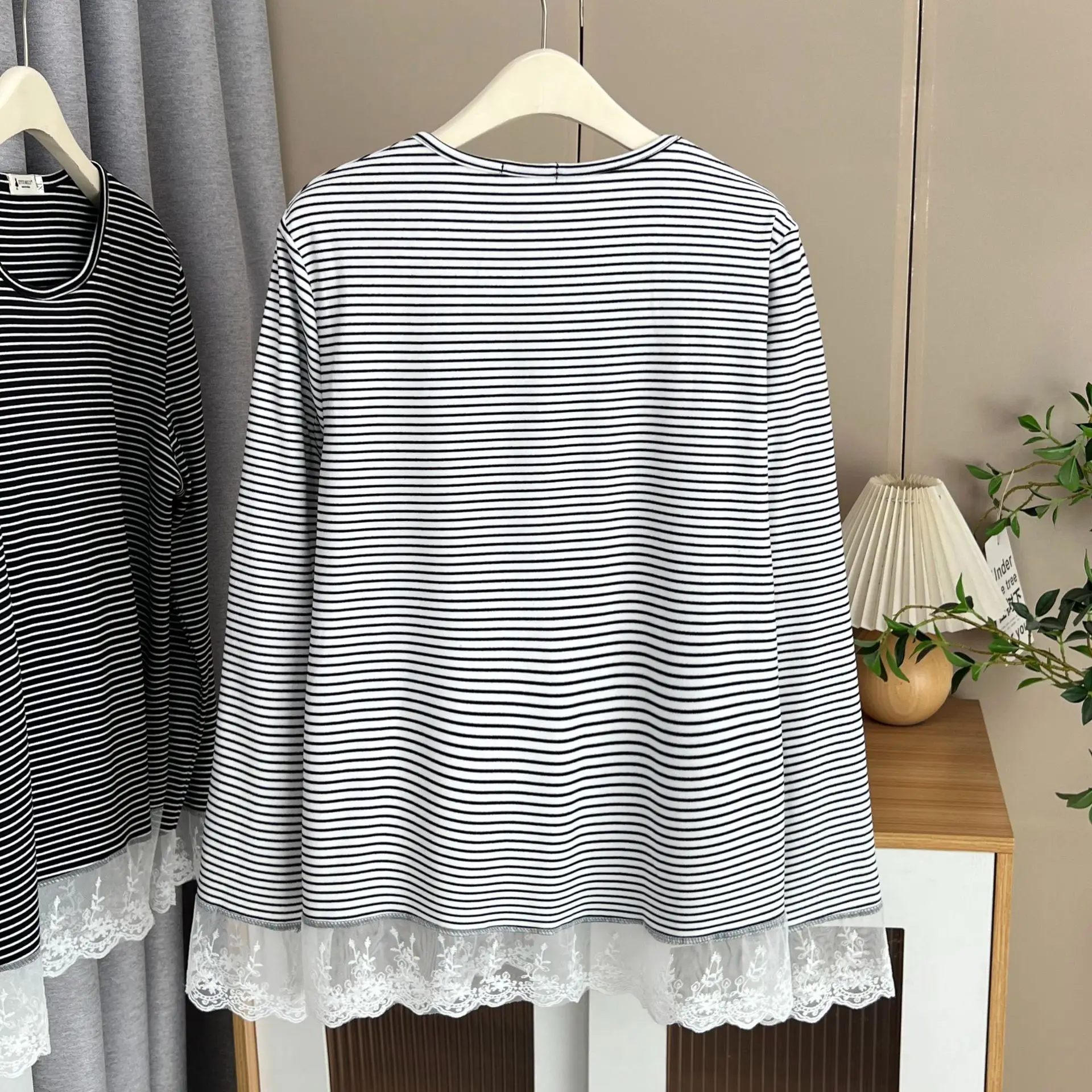 XXXXL Fashion Plus Size Women's T-Shirt De Velvet Warm Base Layer Stylish Lace And Striped Inner Tops 2530