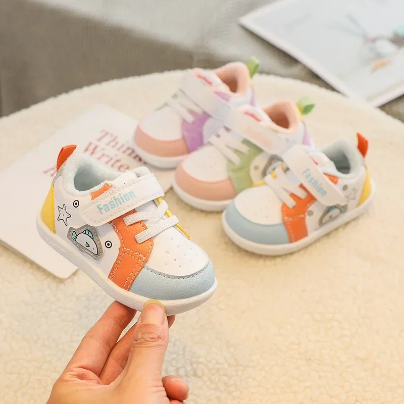 

Осенняя детская новая мягкая подошва с низким верхом, повседневная спортивная маленькая белая обувь, детская модная нескользящая обувь для скейтборда с открытым носком