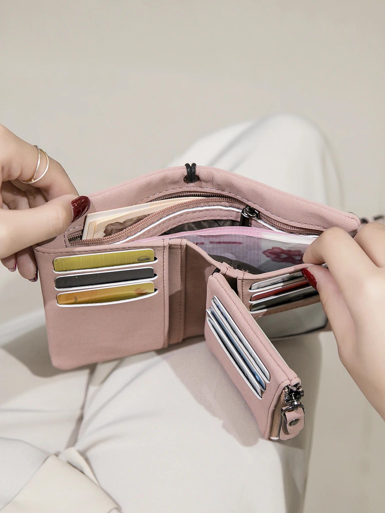 MIYIN Kurze Geldbörse für Damen, minimalistisch, doppelt gefaltet, multifunktional, Null-Geldbörse mit Kartenhalter, Münzgeldbörse mit Identitätsfenster