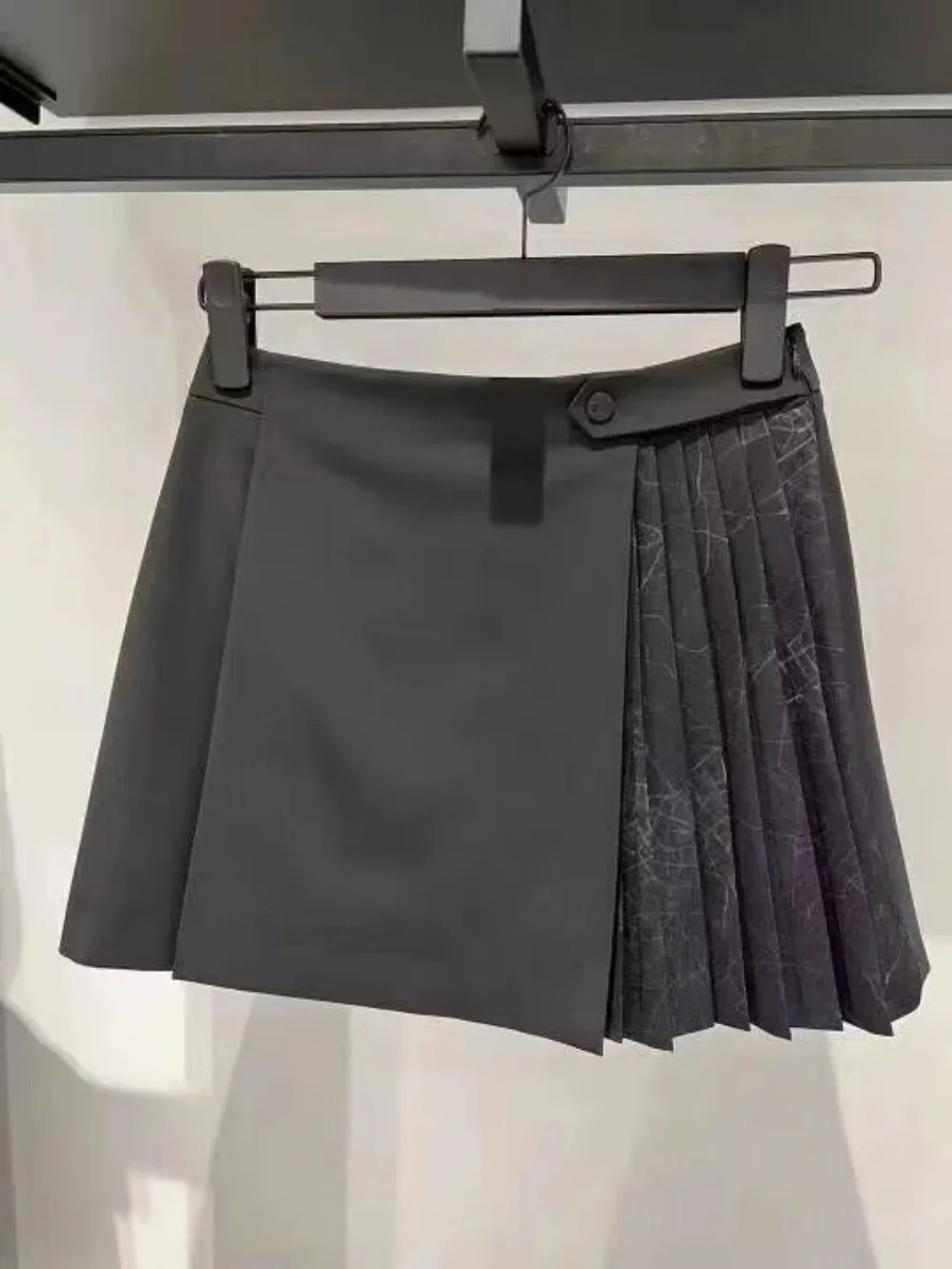 

Ранняя Весенняя Асимметричная плиссированная юбка, одежда для гольфа, Женская универсальная модель трапециевидной формы для западных видов спорта