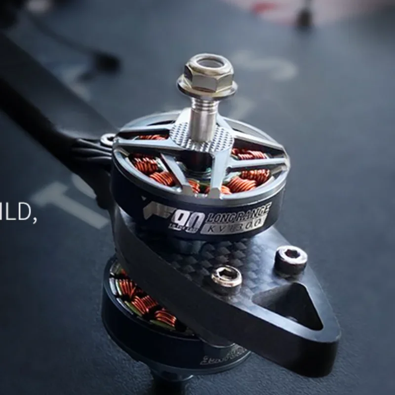 Moteur brushless T-motor F90 2806.5 monté sur un bras de drone FPV course, KV1300/KV1500/KV1950