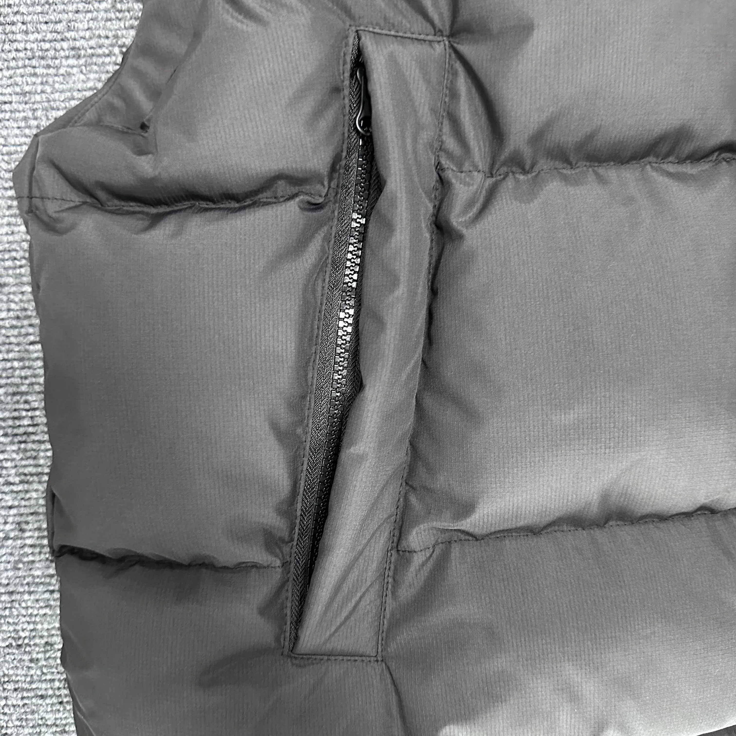 

Decoded Gilet Black/White