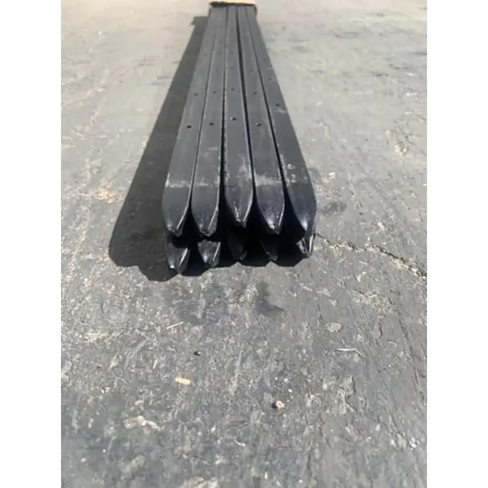 36" Steel Concrete Form Stakes Rust Resistant Coating Removable Reusable Solid Design with Pre Drilled Nail Holes Versatile (30）