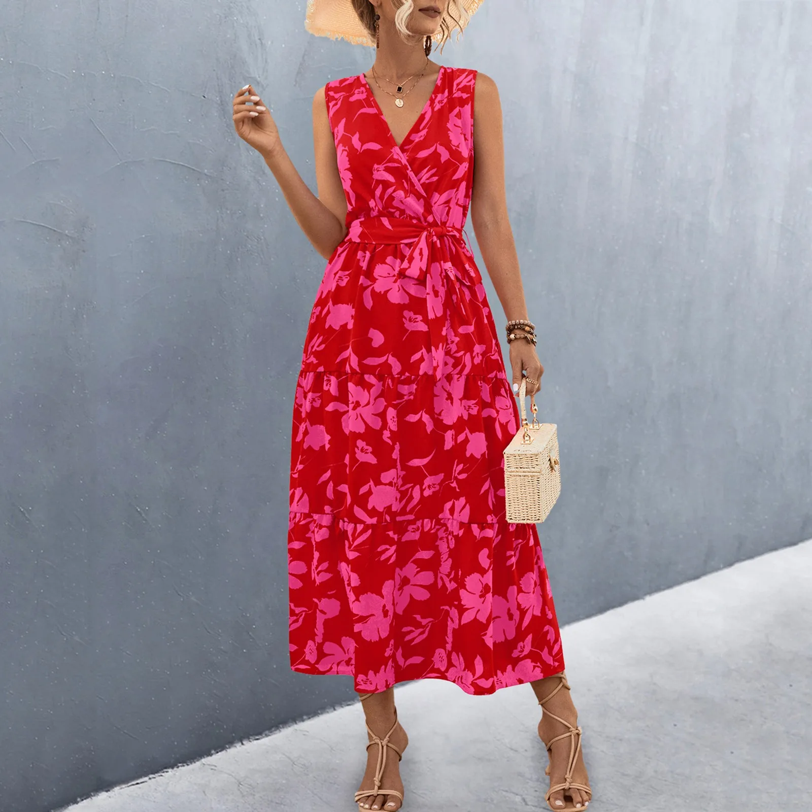 

Женское летнее платье с V-образным вырезом и принтом