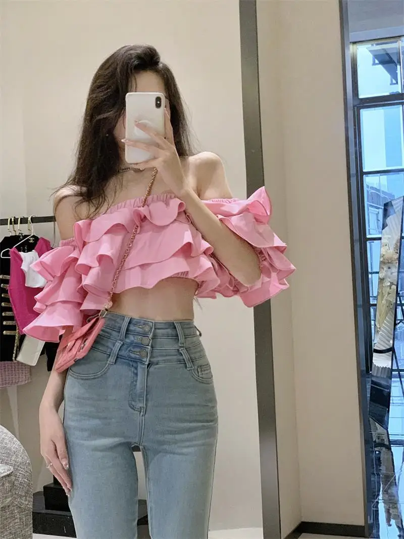 Blusa coreana con hombros descubiertos para mujer, blusa corta con volantes apilados, camisa de diseñador de verano de manga corta de gasa sexy, nueva