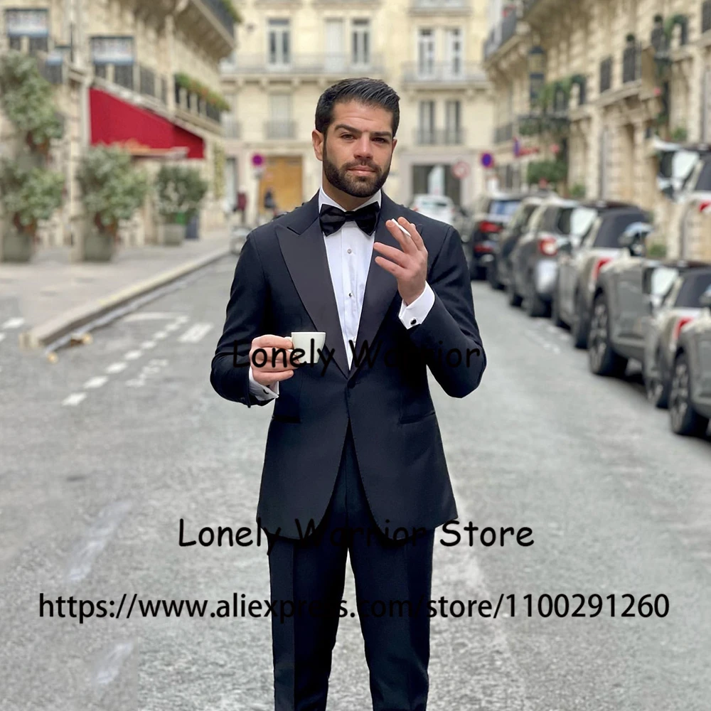 

Fashion Navy Blue Suits For Mens Peak Lapel Wedding Groom Tuxedo Goomsmen Blazer 2 Piece Set Banquet Jacket Pants Costume Homme