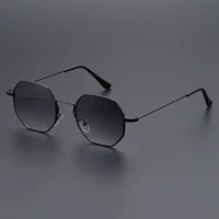Lunettes de mode à monture géométrique classique pour hommes, adaptées aux cadeaux de vacances à des amis et à la famille 1
